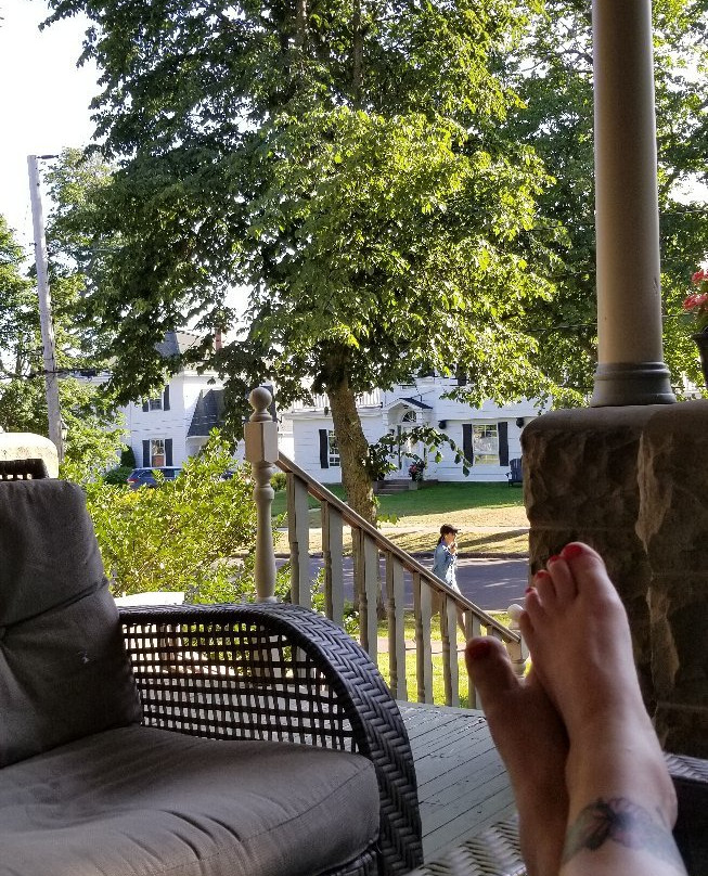 The Eden Hall Inn主图