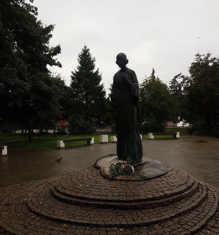 Monument to Marina Tsvetayeva-Tarusa必去景点
