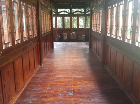 张家界纳百利豪生度假酒店主图