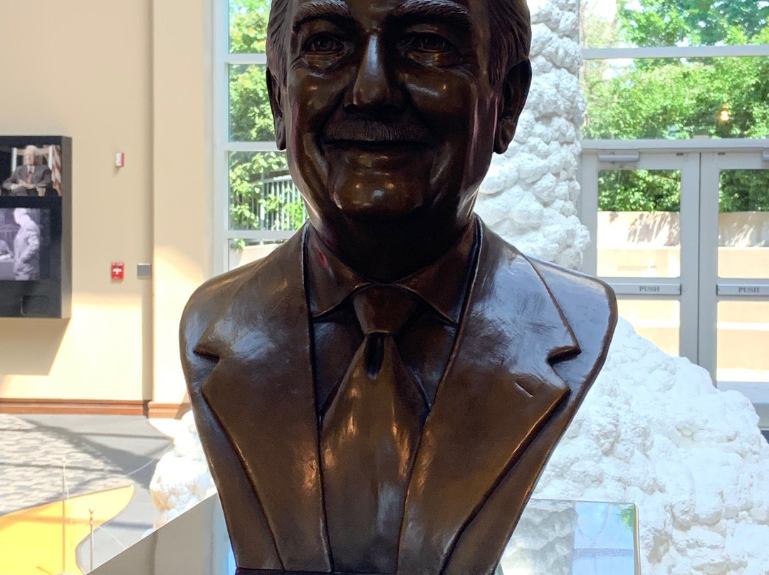 Walter Cronkite Memorial-圣约瑟夫必去景点