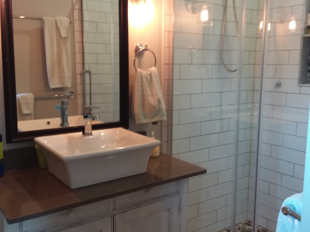 The Beehive Suite主图