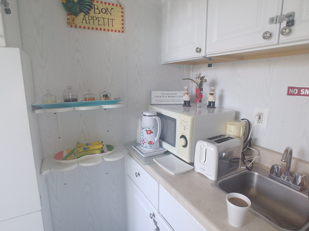 手提箱汽车旅馆和旅行酒店主图