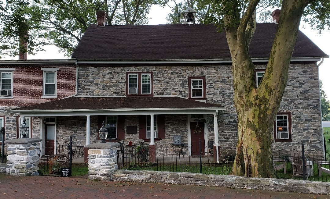 The Avenue Guesthouse and Gallery (formerly Forgotten Seasons Bed & Breakfast)主图