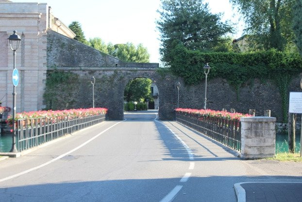 Porta Verona a Peschiera del Garda景点图片