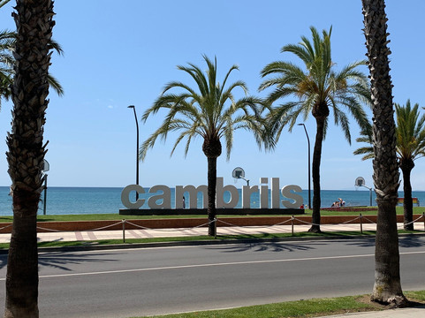 Platja del Regueral i Prat d'En Fores-坎布里尔斯必去景点