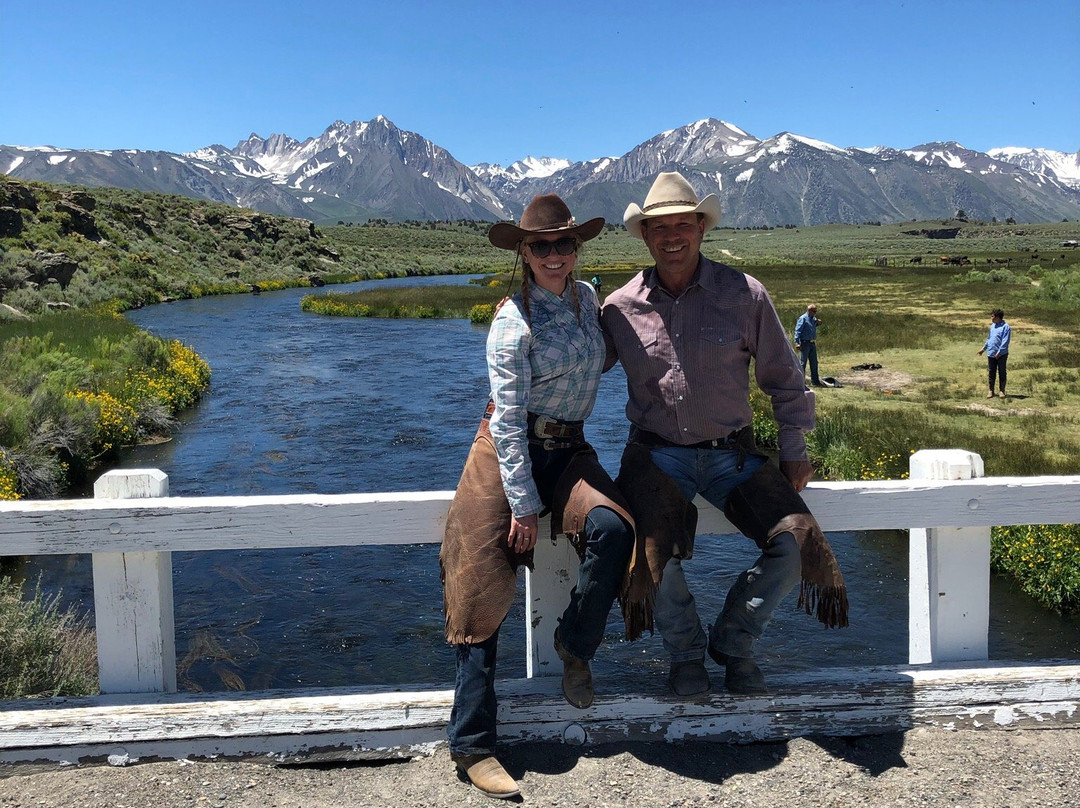 Frontier Pack Train-六月湖必去景点