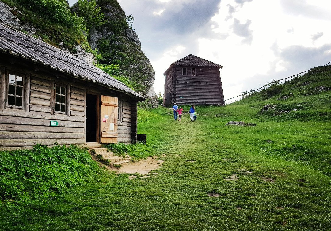 Castle On The Mount Birów-Podzamcze必去景点