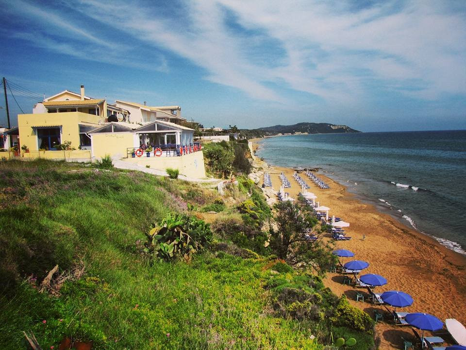 Salty By Xl - Beach & Bar Restaurant