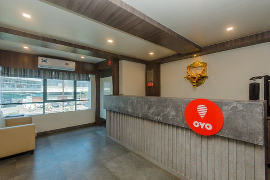 OYO13857帝国酒店主图