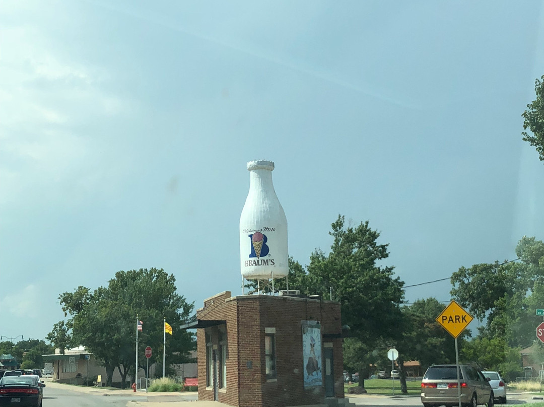 Milk Bottle Grocery景点图片