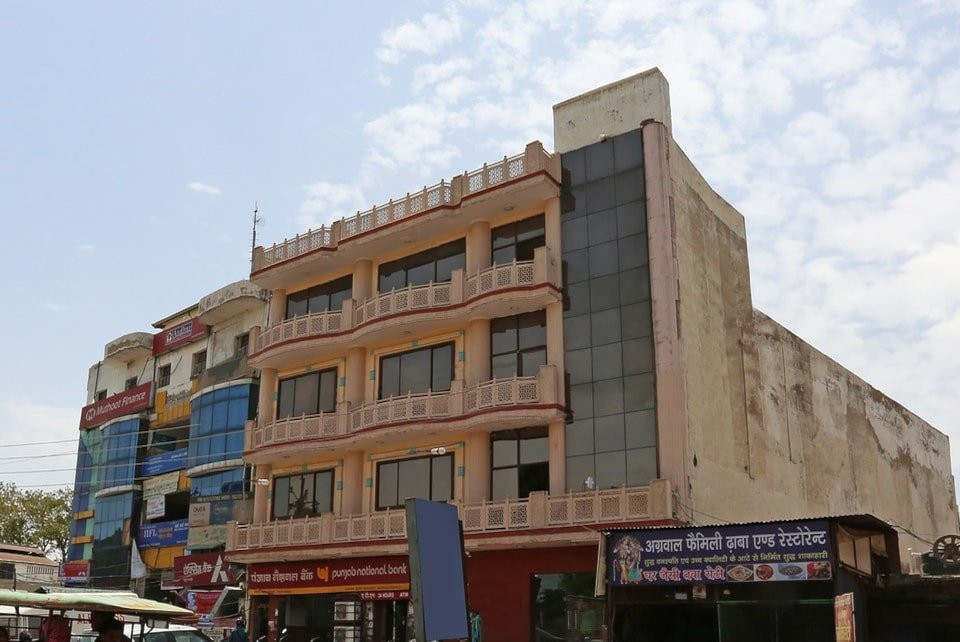 马哈拉那宫酒店主图