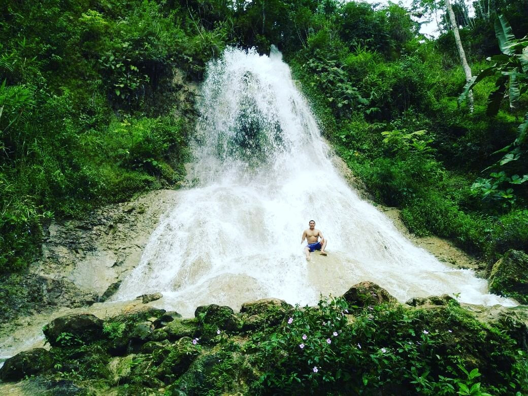 Kembang Soka Waterfall景点图片