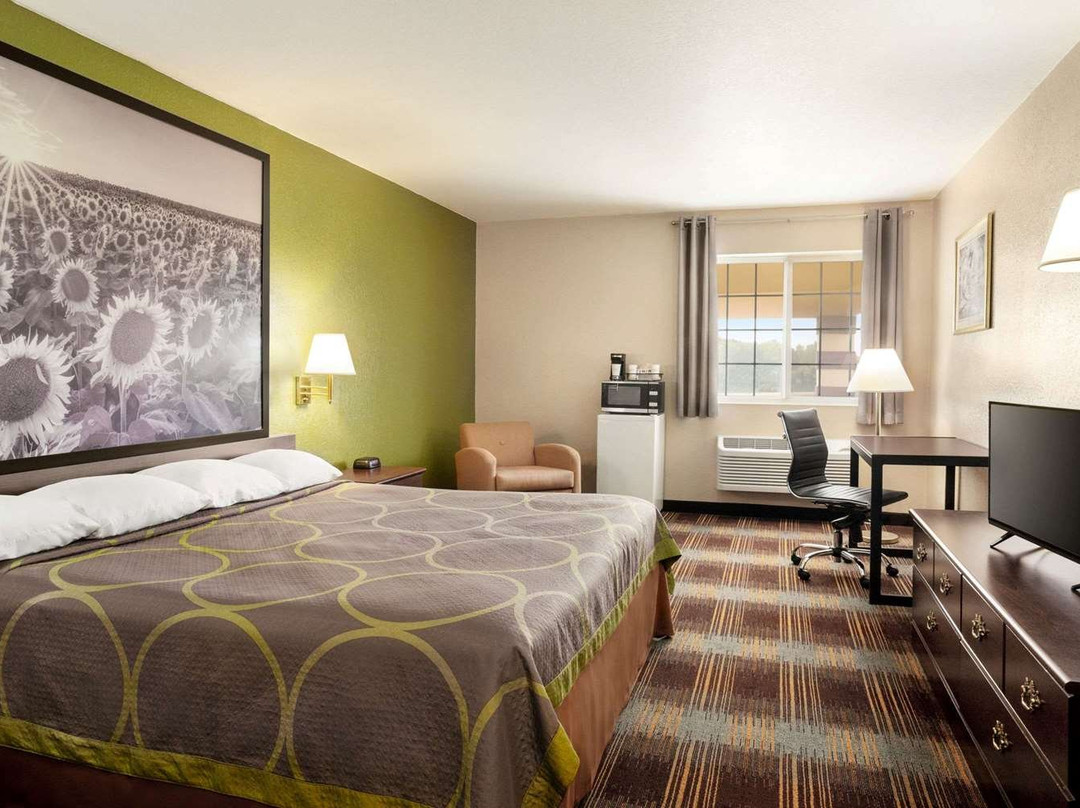 Super 8 by Wyndham Holton主图