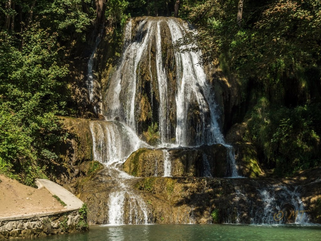 Lucky Waterfall景点图片