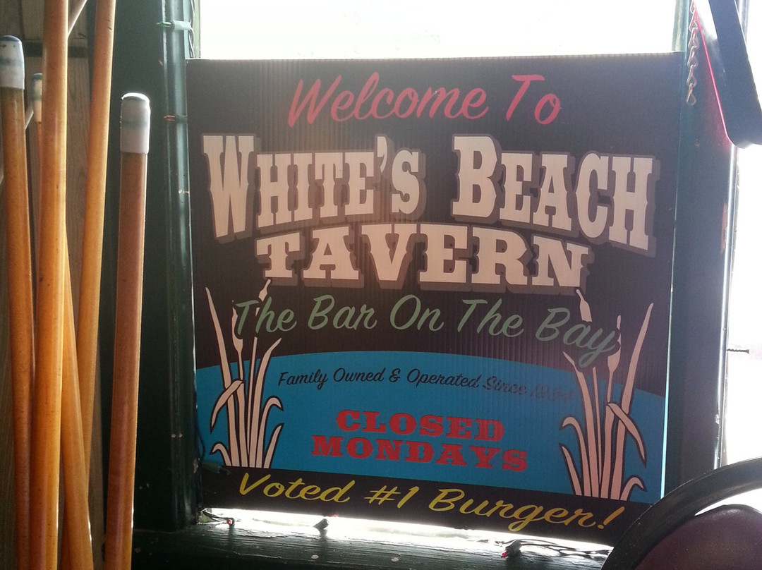 Whites Beach Tavern景点图片