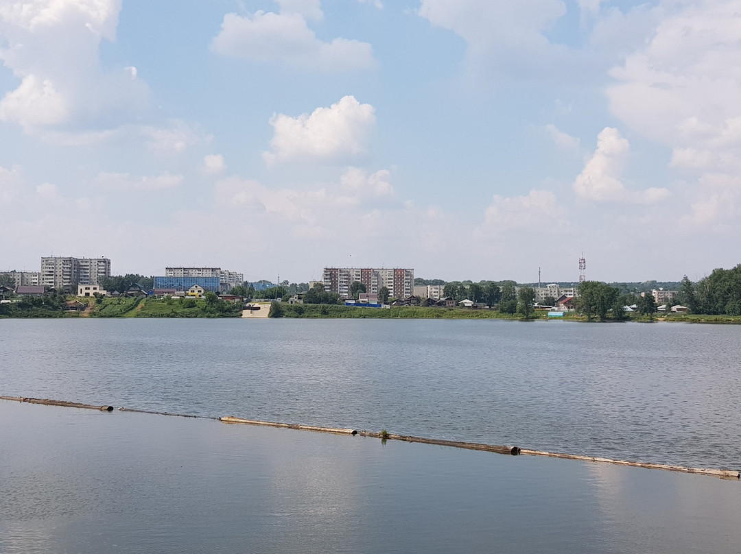 Dam at Revda Pond景点图片