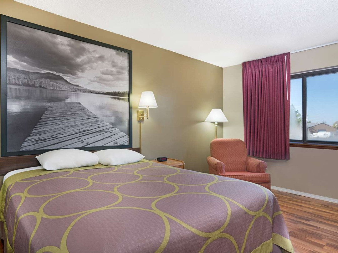 马歇尔速8酒店主图