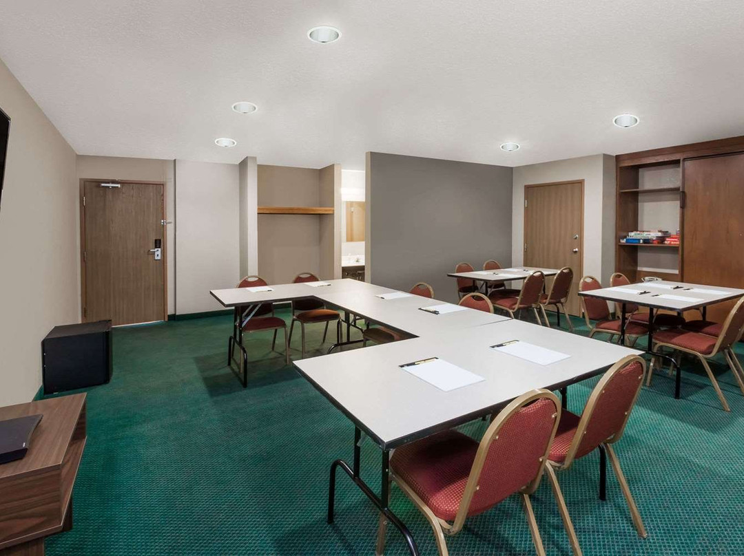 Super 8 by Wyndham Ionia MI主图