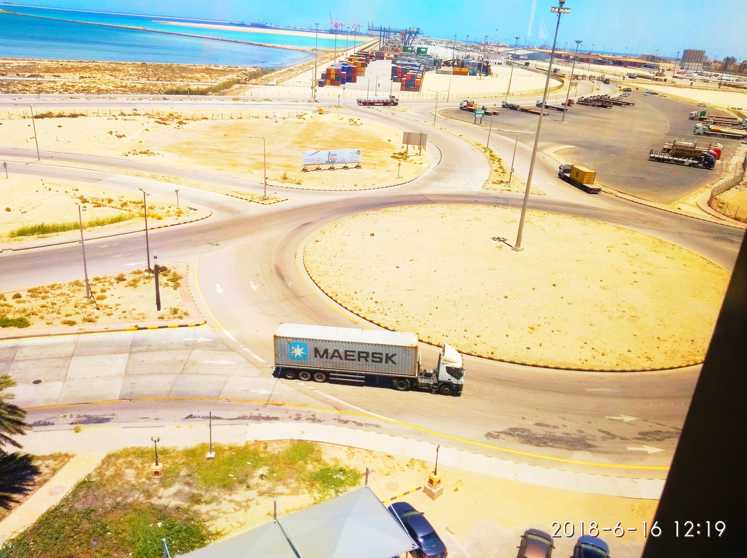 朱拜勒珊瑚湾酒店主图