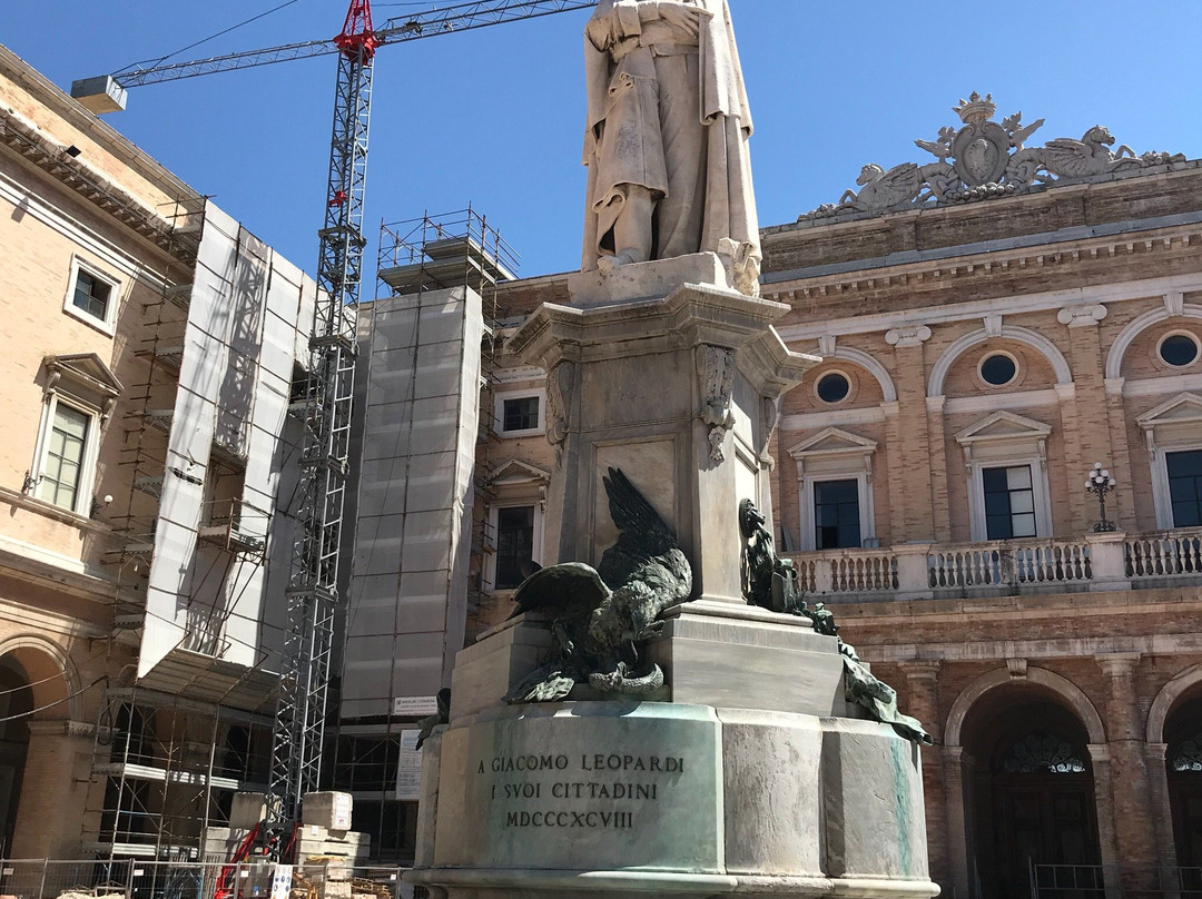 Statua di Giacomo Leopardi景点图片