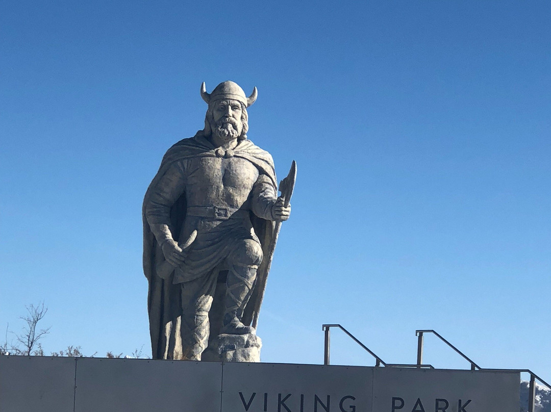 Gimli Viking Statue景点图片