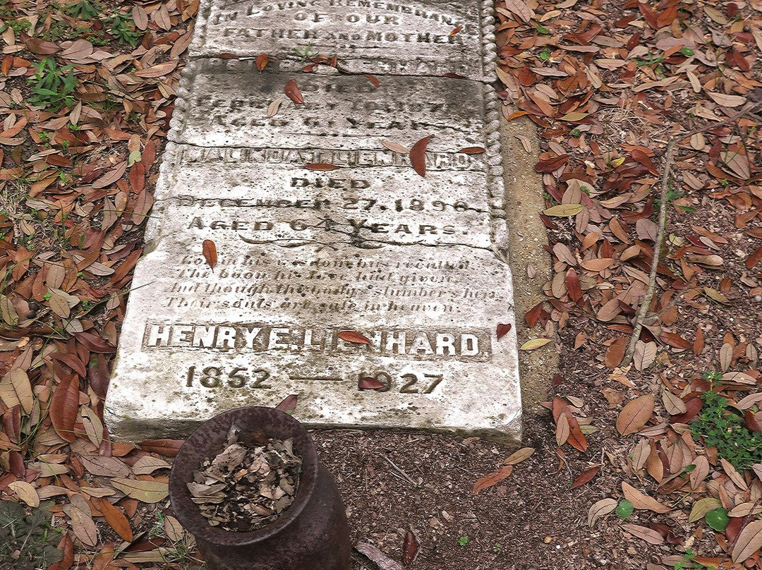 Old Biloxi Cemetery景点图片