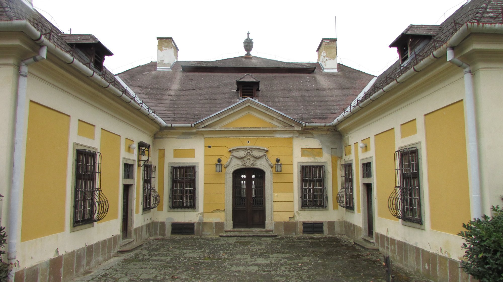 Tunderkert Hotel es Rendezvenykozpont-浴室
