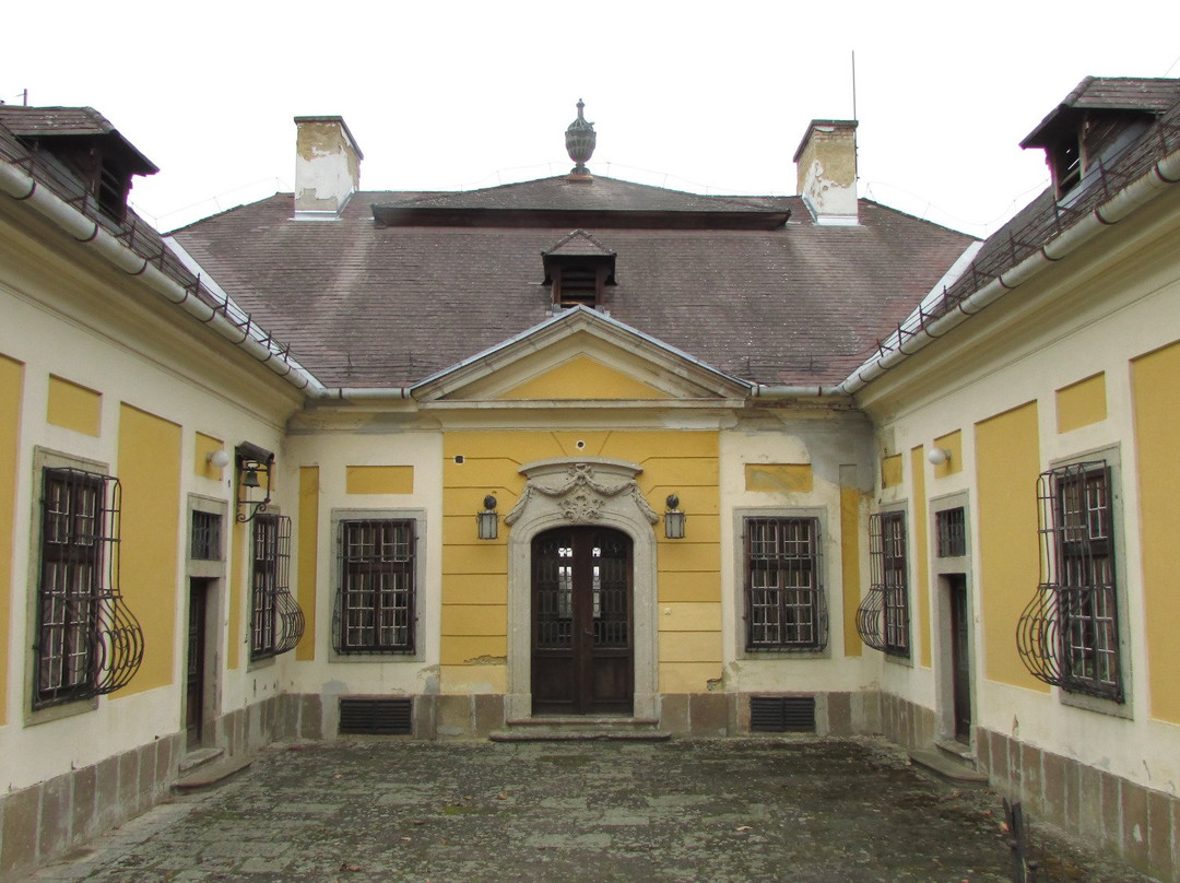 Tunderkert Hotel es Rendezvenykozpont主图