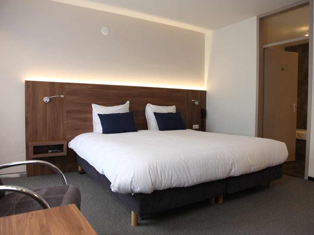 City Hotel主图