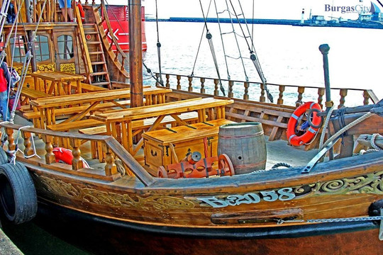 Esmeralda Pirate Ship-Chernomorets必去景点