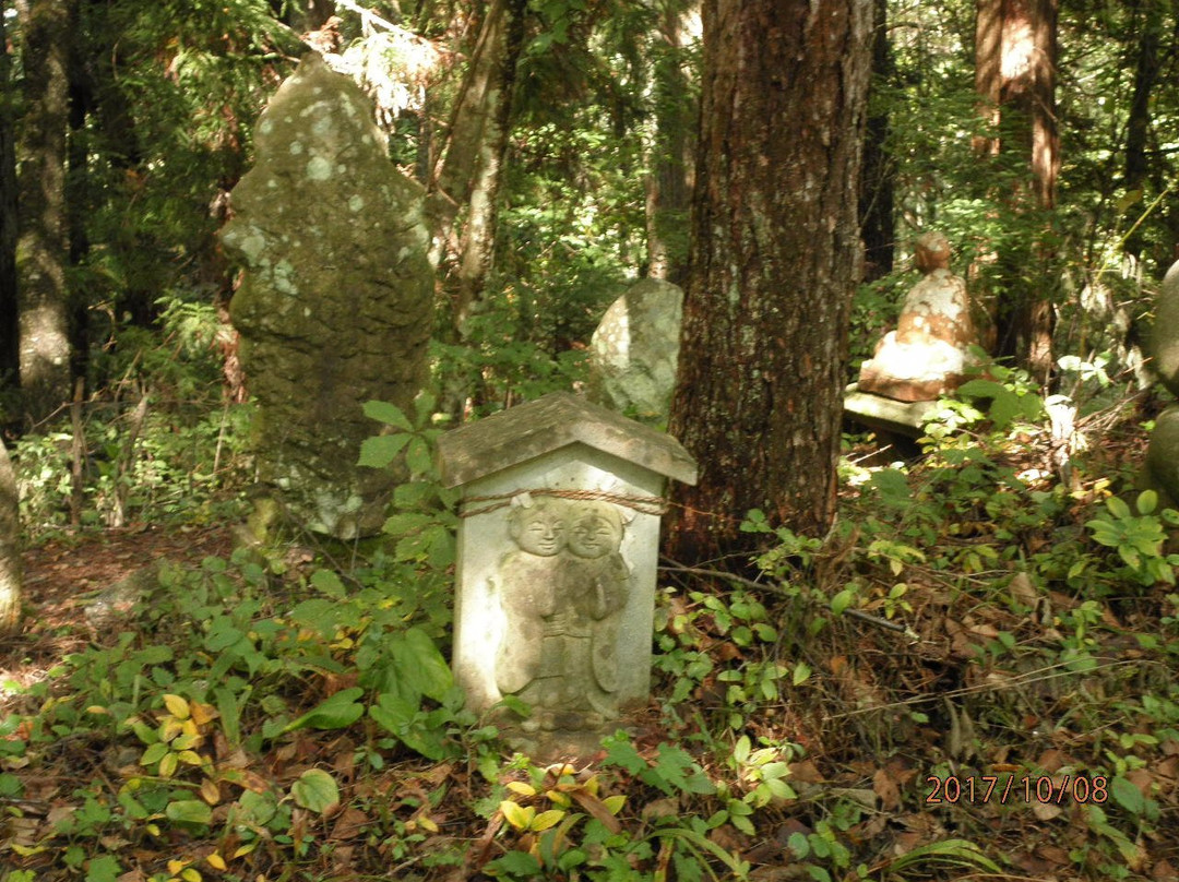 麻绩村旅游景点-Shunara Buddha Stone Statues