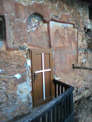 Saint Archangel Michael Cave Church景点图片