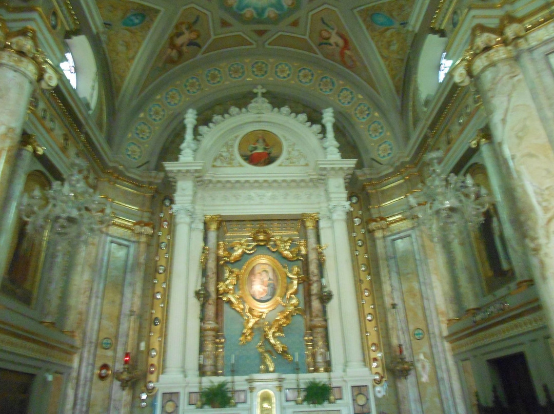 Santuario della Madre della Divina Grazia景点图片