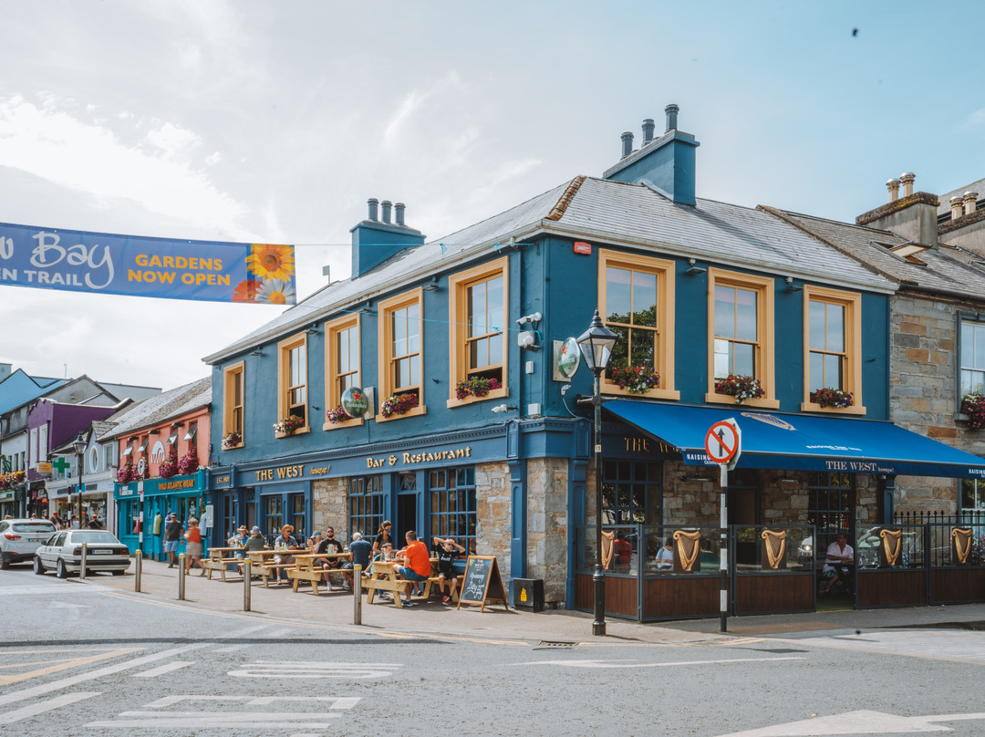 The West Bar and Restaurant