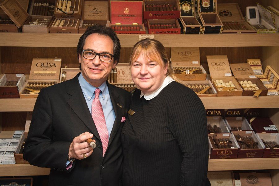 Turmeaus Tobacconist景点图片
