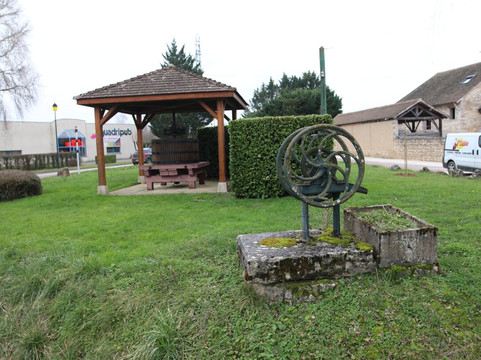 Les Puits De Dracy-le-fort