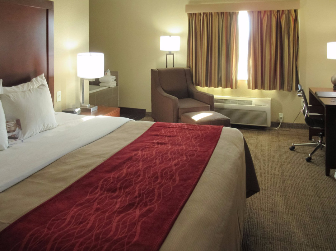 Comfort Inn & Suites Near University Of Wyoming主图