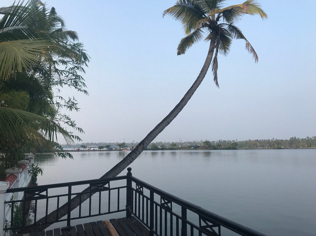 马欣德拉柴瑞海海滩俱乐部主图