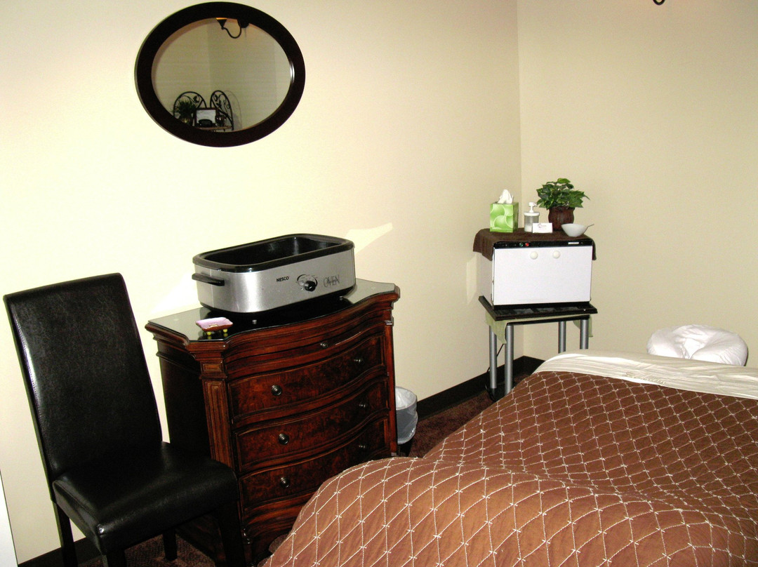 Serenity Massage + Wellness Spa-Evans必去景点