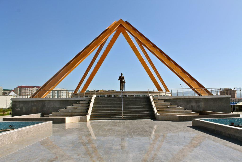 Monument to Russian Teacher景点图片