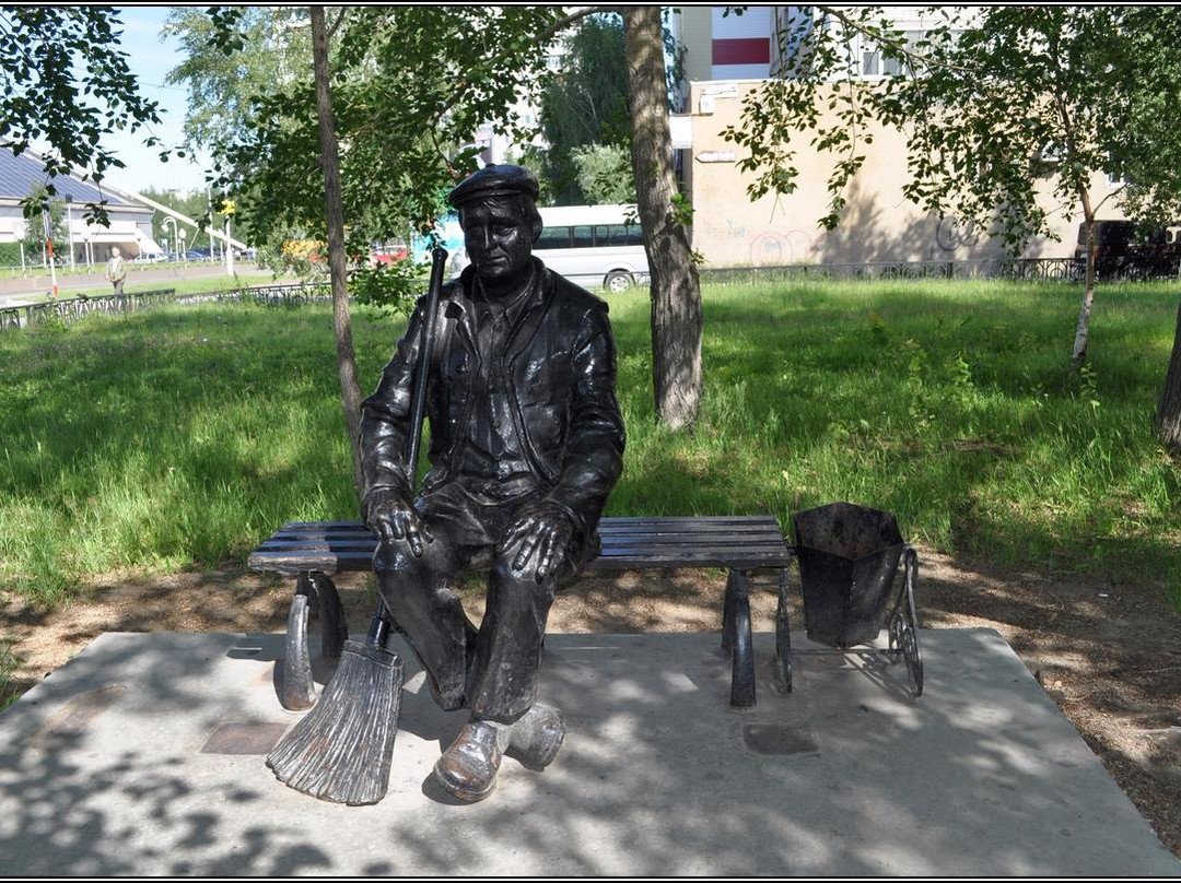 Monument to The Street Cleaner景点图片