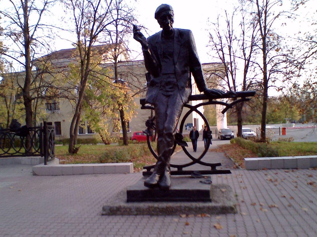 Statue of Reshetov-Berezniki必去景点