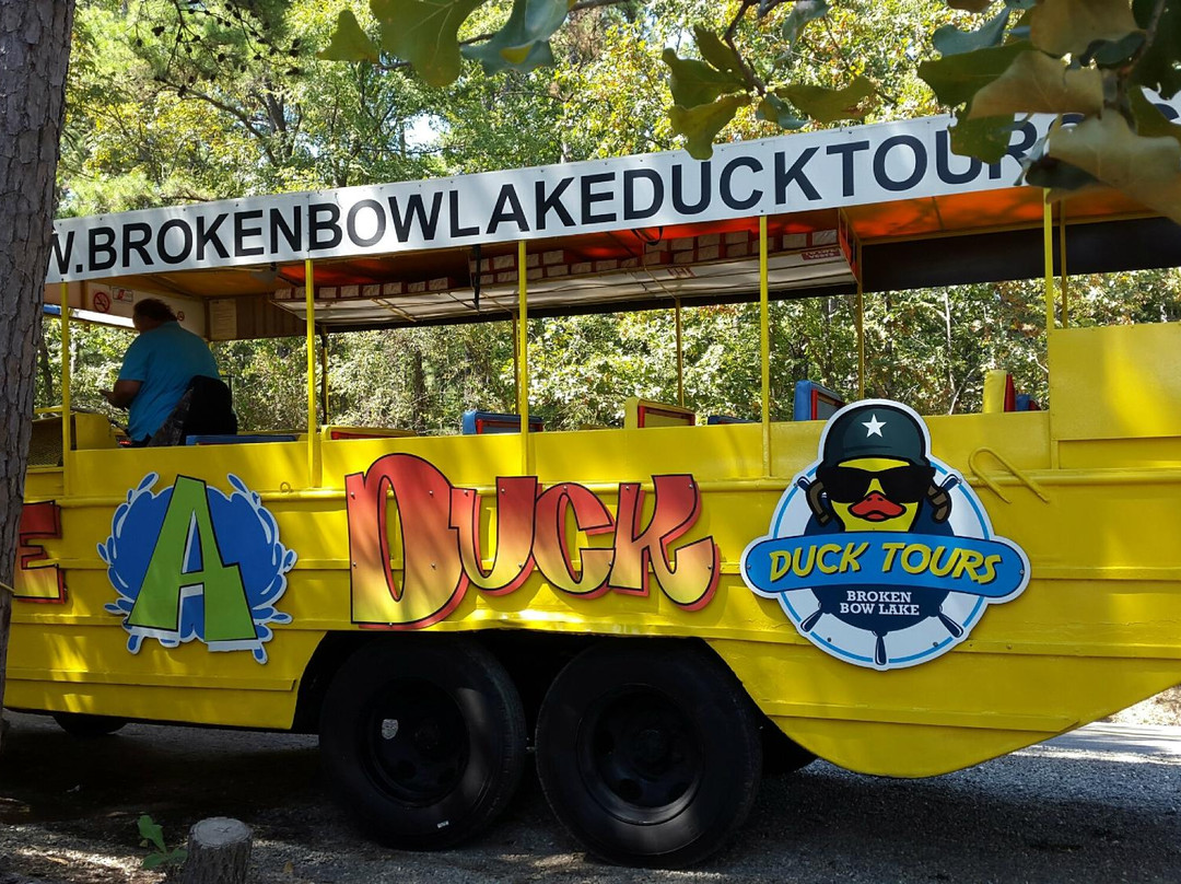 Broken Bow Lake Tiki Boat Tours景点图片