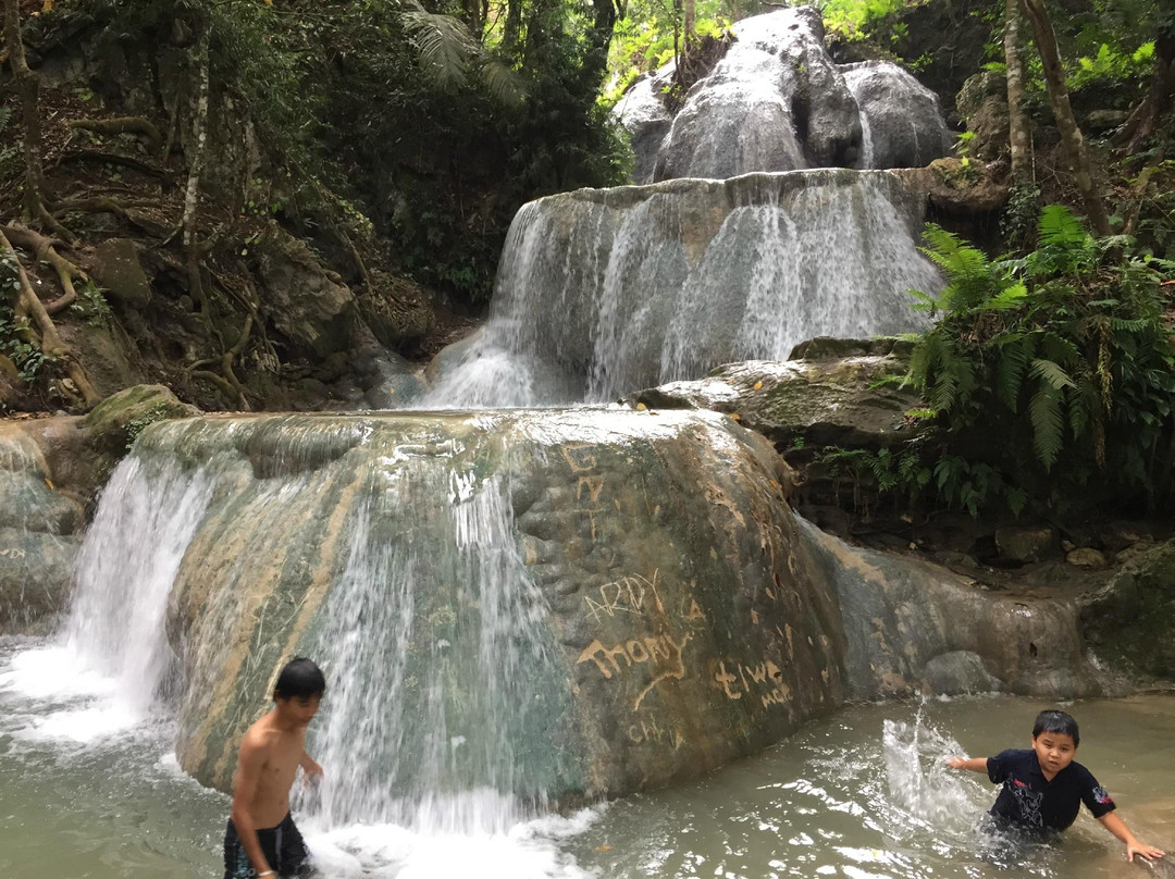 Oehala Waterfall景点图片