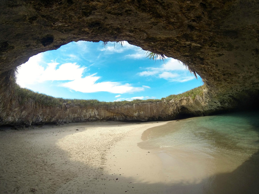 Mita Aventuras Surf School景点图片