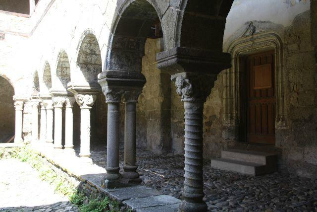 Eglise Abbatiale-Lavaudieu必去景点
