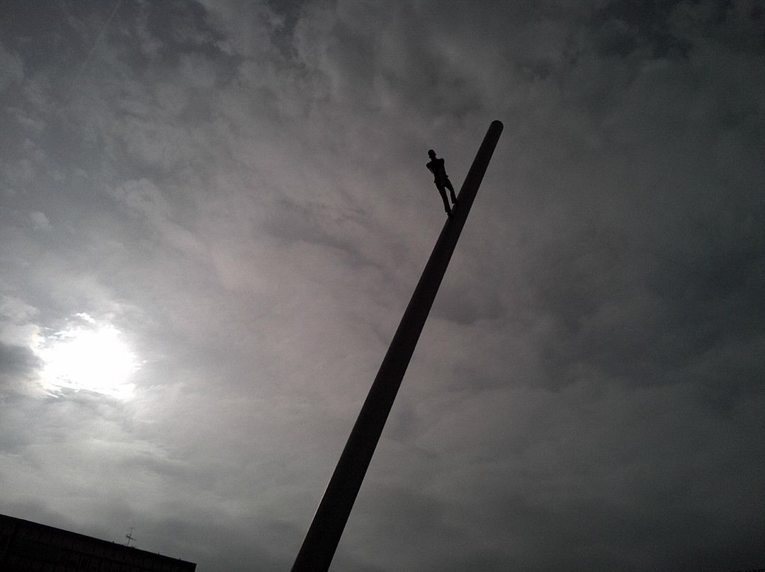Man walking to the sky-卡塞尔行政区必去景点