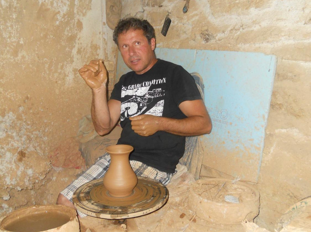 Limpertas Manolis Pottery景点图片