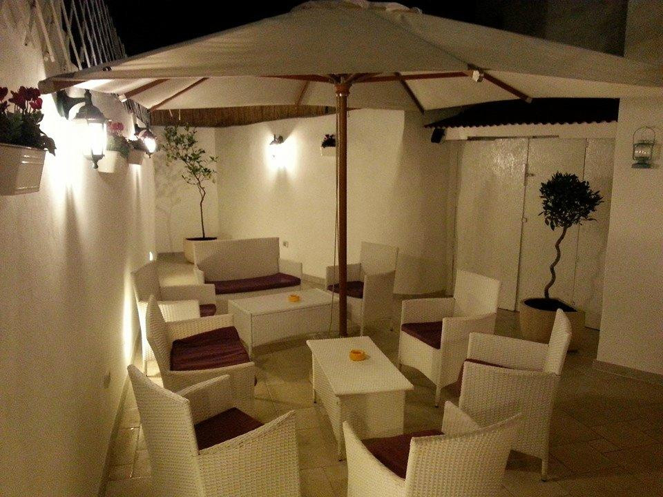 Chapeau Lounge Bar-奥斯图尼必去景点