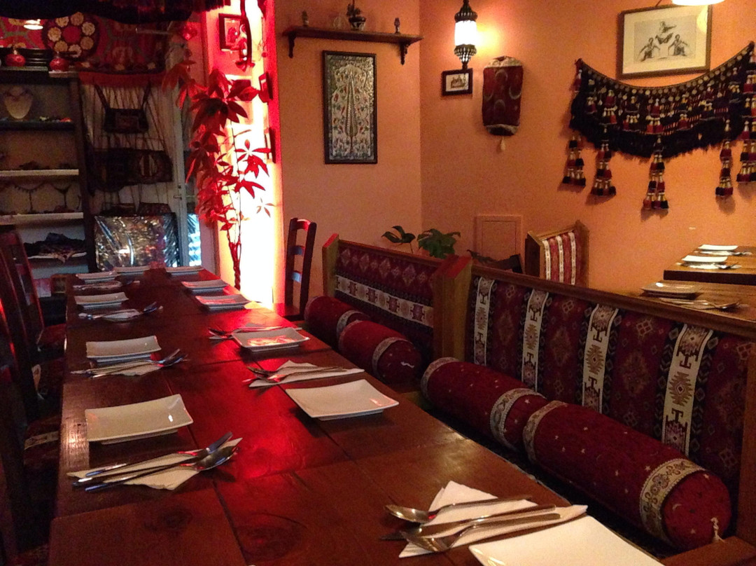 トゥーラ ダイニングバー